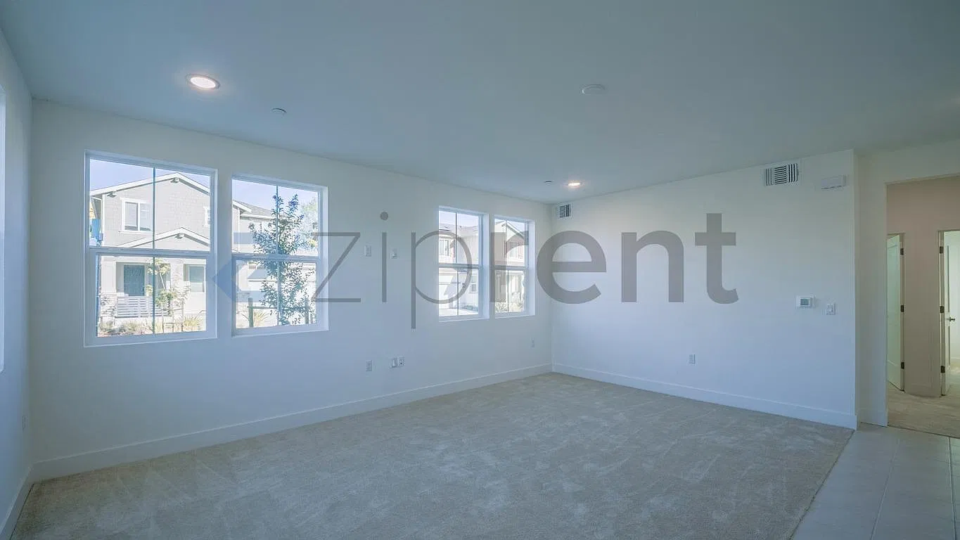 2 bed, 821 sqft, $1,900 — Photo 4