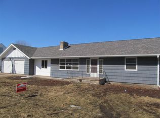 1800 1st Ave NW, Cedar Rapids, IA 52405