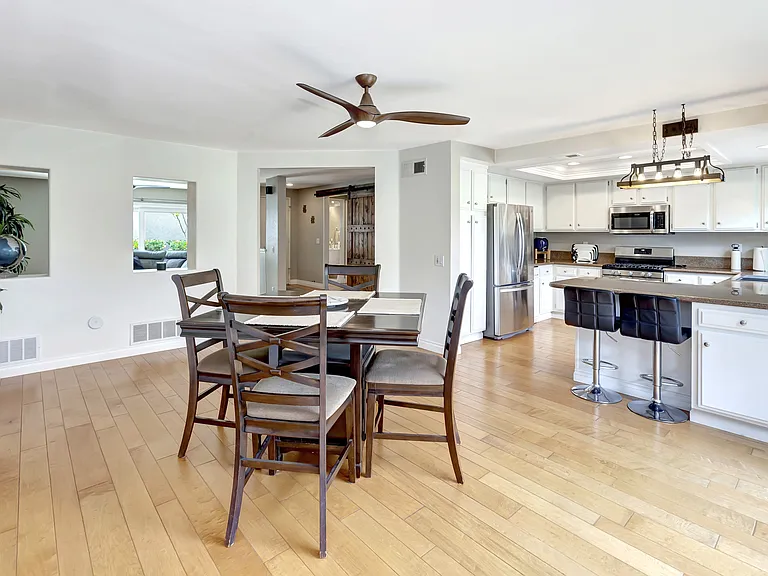 3 Holly Hill Ln — Photo 12