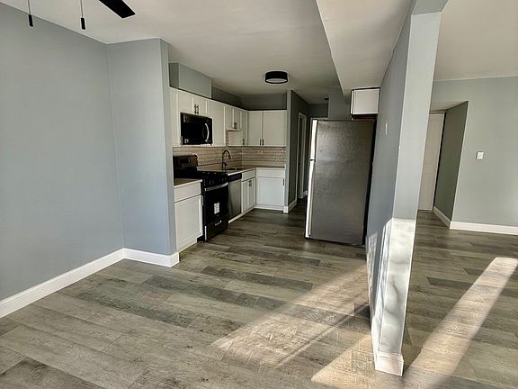 4th image of 4000 Bayside Dr Unit 110