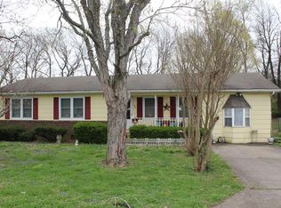 304 Kauai King Dr, Hopkinsville, KY 42240