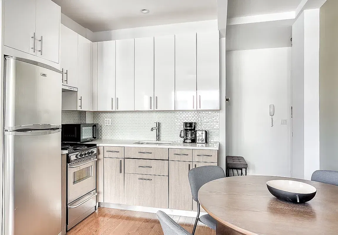 80 Chambers Street — Photo 4