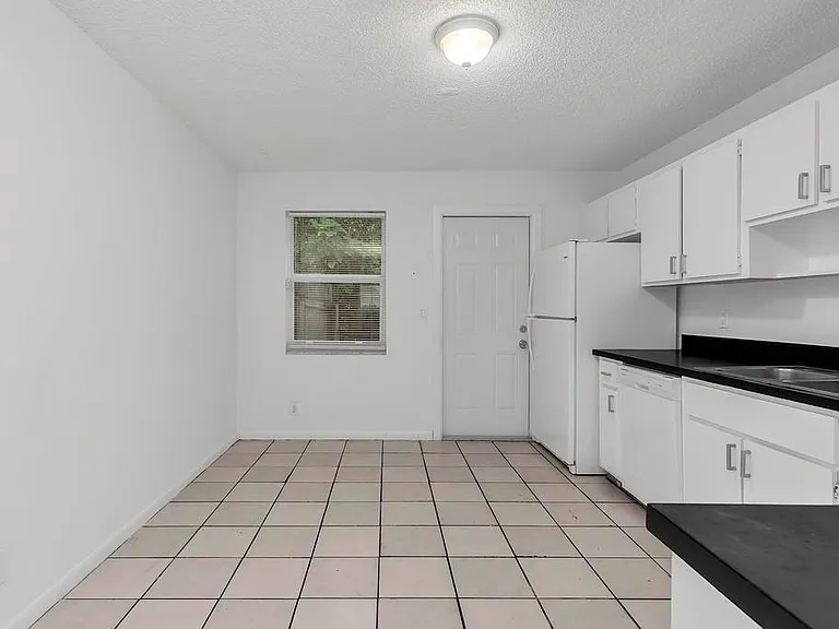 1320 Wellington St #B — Photo 11