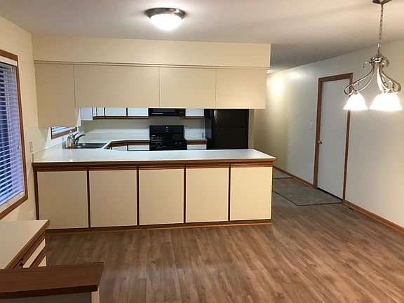 5th image of 143 Meadows Dr
