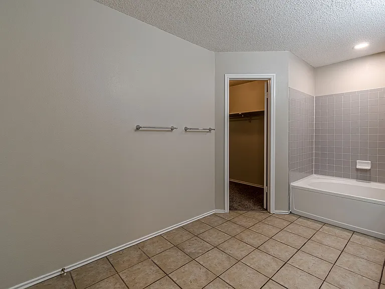 11907 Altamonte Oaks — Photo 23