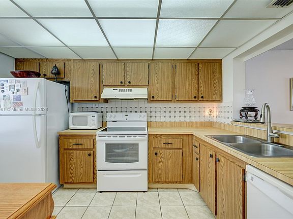 4th image of 7370 S Ocean Dr APT 413