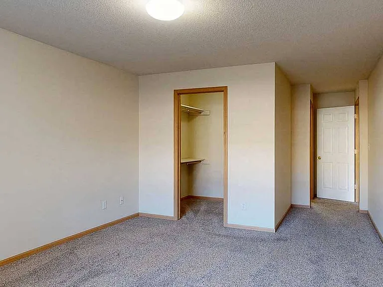 Northbrook Apartments — Photo 215