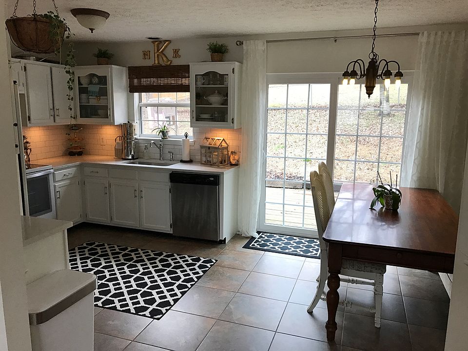 Eat-in Kitchen
