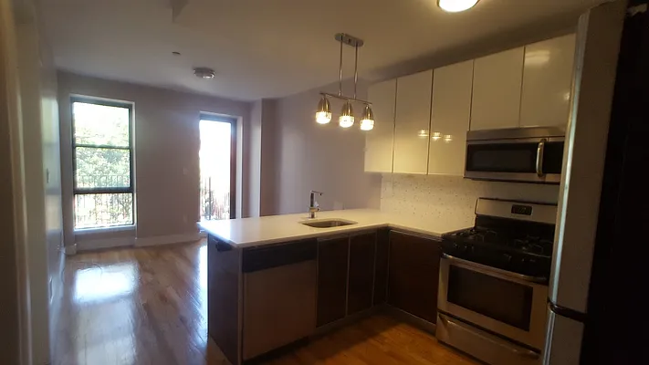 Rented by Evergreen Apartments BK | media 9