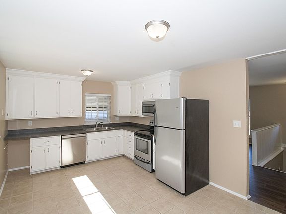 2nd image of 1300 Woodbine Ln