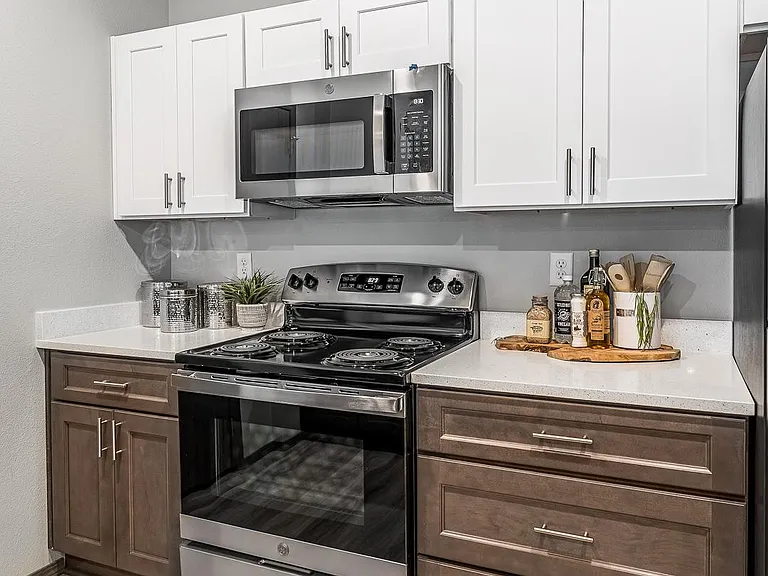 2513 N Regal St — Photo 3