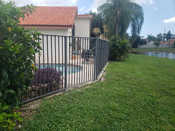 3rd image of 8680 Rosalie Ct