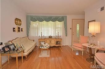 1st image of 4 Orchard Dr