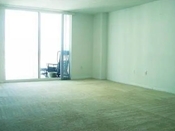 1200 Brickell Bay Dr APT 3704, Miami, FL 33131