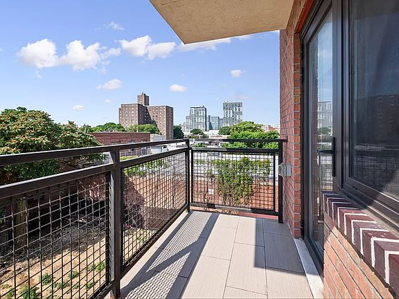 3rd image of 172-16 Jamaica Ave #302