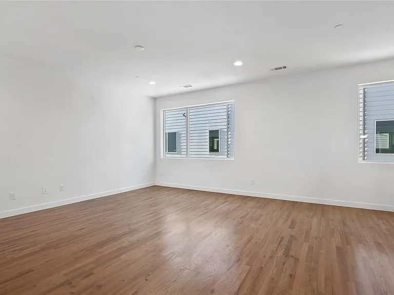 4713 Bryan St #504 — Photo 11