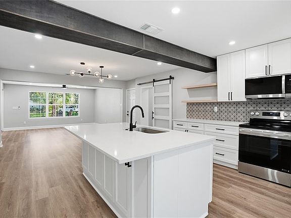 5th image of 707 Aberdeen Cir