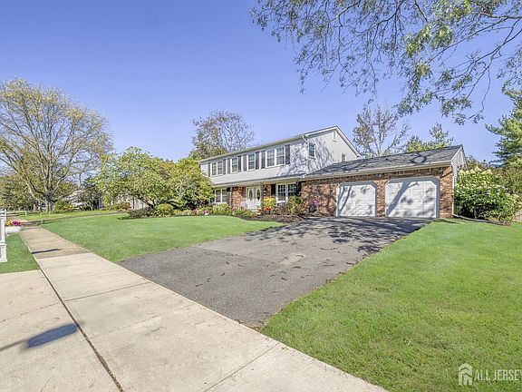 2nd image of 58 Hamilton Ln