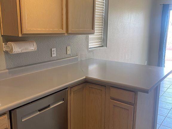 5th image of 1006 W Westchester Ave