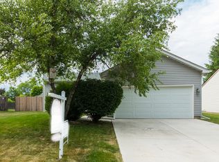 1872 Oriole Dr, Elk Grove Village, IL 60007