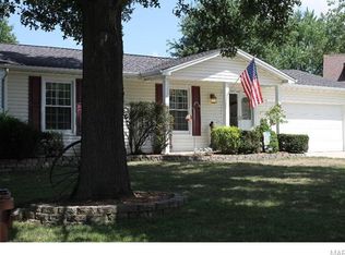 14 Lynn Dr, Saint Peters, MO