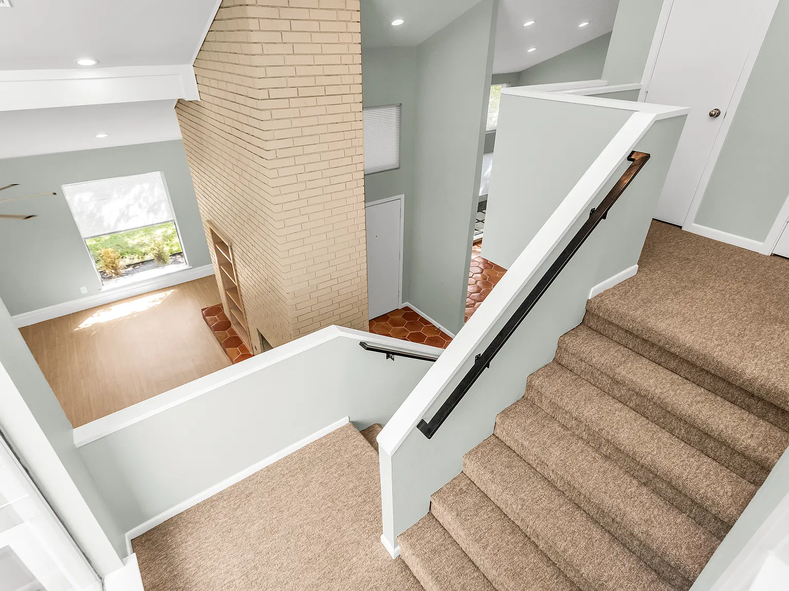 3 bed, 2567 sqft, $4,000 — Photo 3