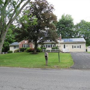 82 Fox Ave, Dracut, MA, 01826