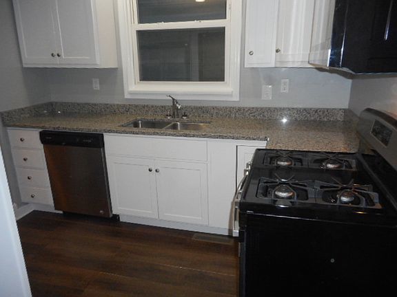 5th image of 2715 Miller Ave
