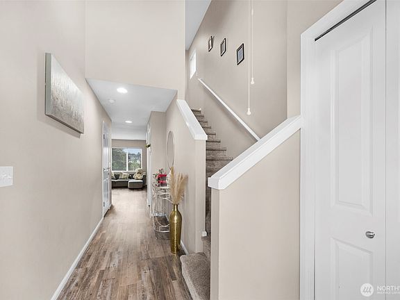 3rd image of 28615 72nd Drive NW