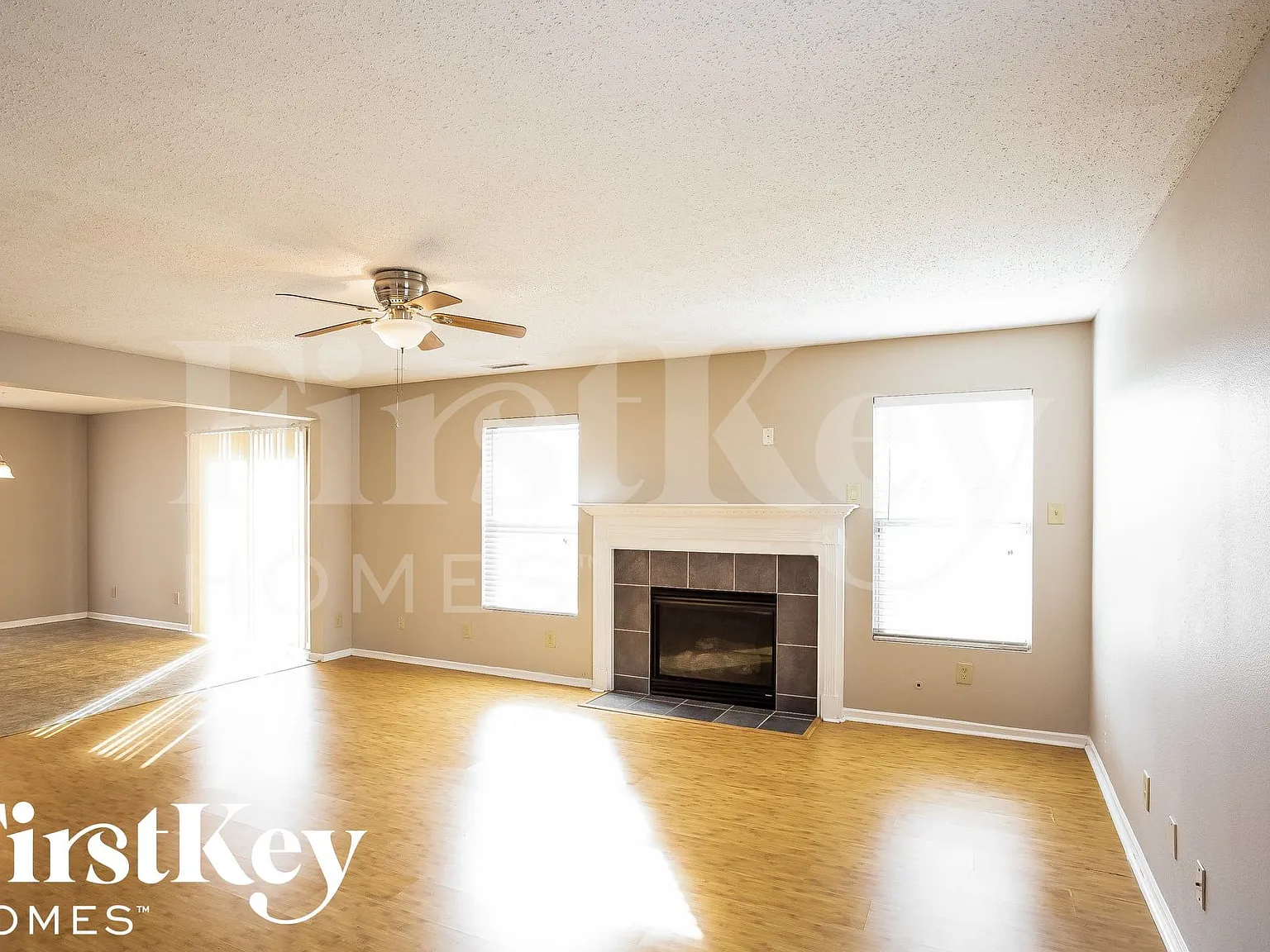 3 bed, 2.5 bath, 2632 sqft, $2,315 — Photo 3