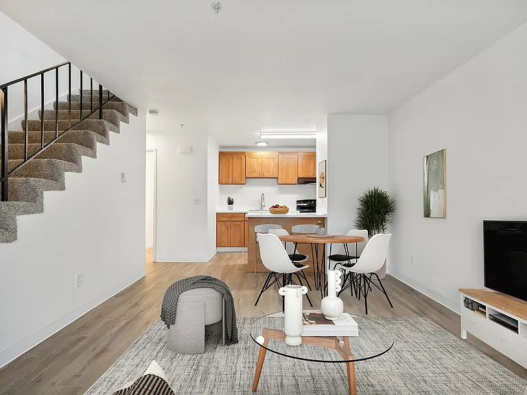 Alturas Vose Townhomes — Photo 9