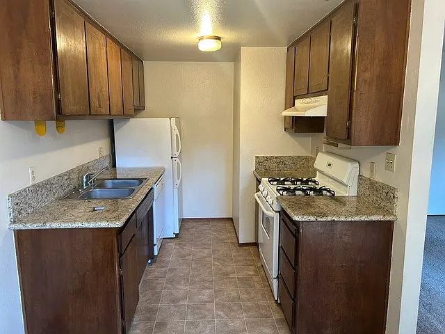 1 bed, 750 sqft, $1,275 — Photo 2