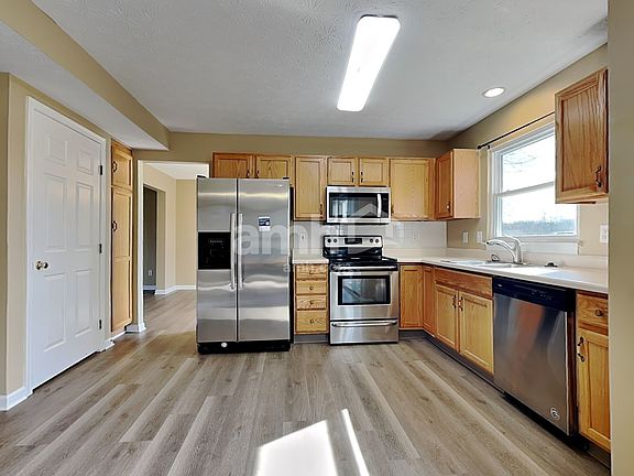 3rd image of 1441 Scenic River Dr