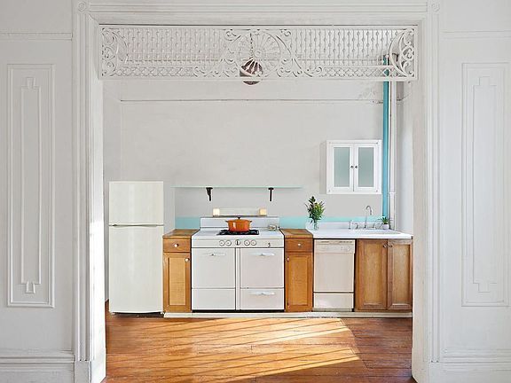 2nd image of 538 Lafayette Ave