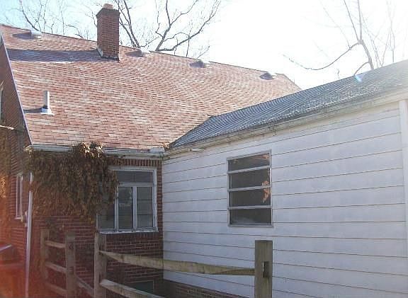 2nd image of 2833 Densmore Dr