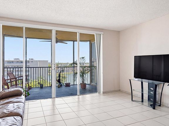 5th image of 1750 NE 191st Street #811