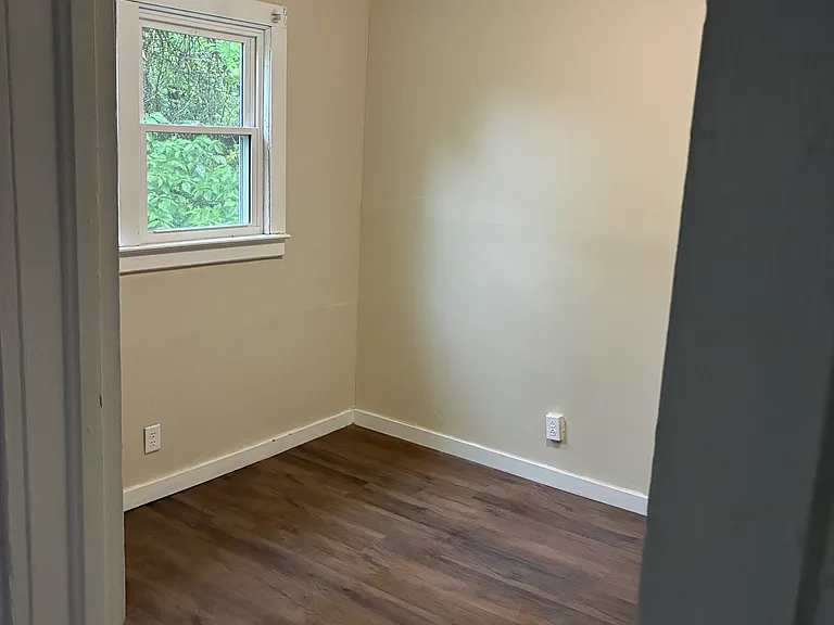 543 Chestnut Ave NW — Photo 9