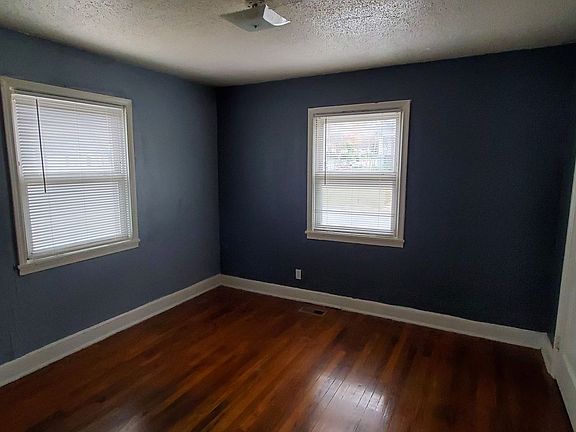 4th image of 401 Huffman St #A