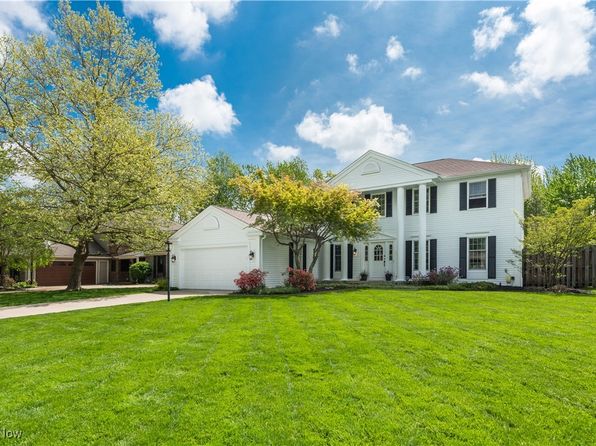 3327 Balsam Dr, Westlake, OH 44145
