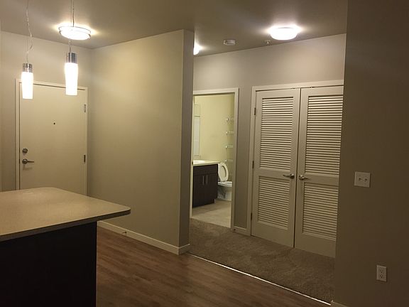 3rd image of 1050 10th Ave NE Unit 113