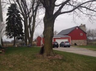2485 Hillcrest Rd, Saukville, WI 53080