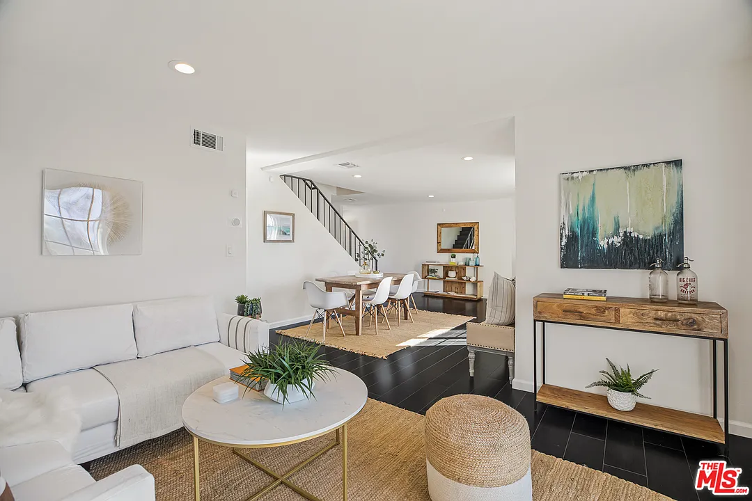 2 bed, 2.5 bath, 1450 sqft, $6,100 — Photo 2