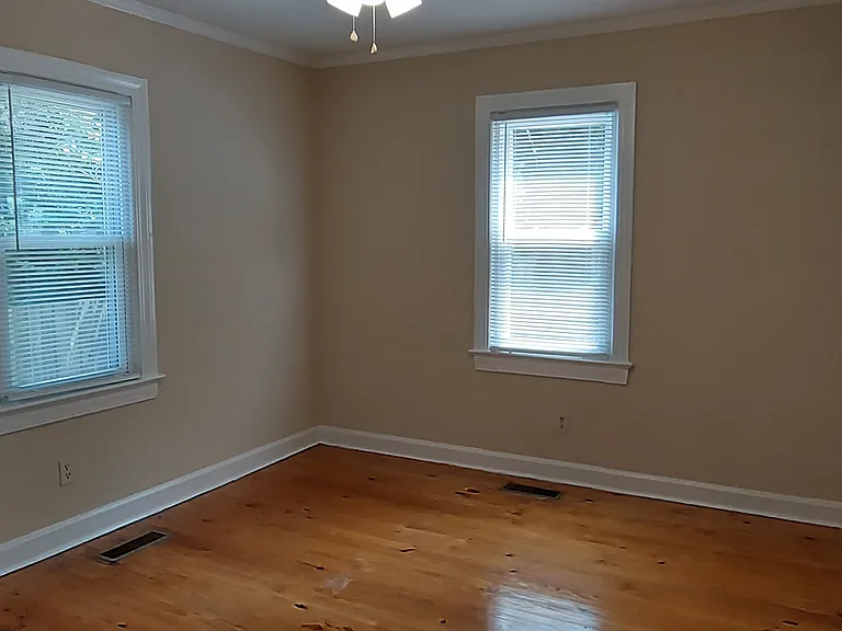 110 N Holly St — Photo 4