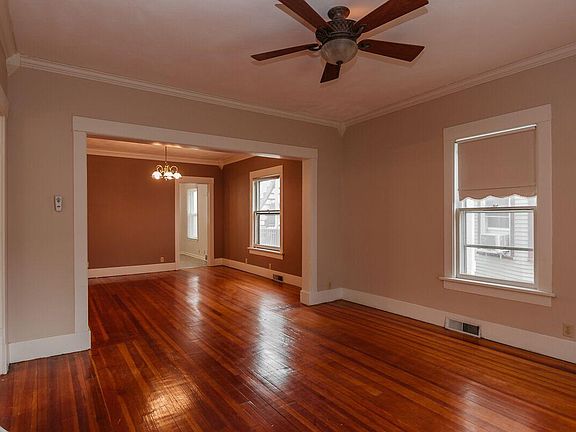 2nd image of 3025 Holdrege St #Main