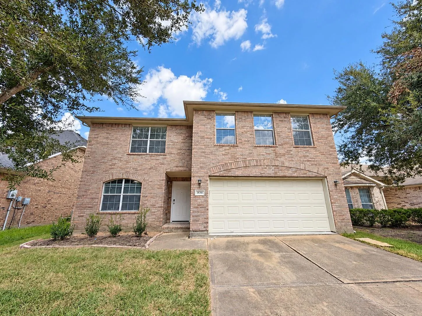 4 bed, 3.5 bath, 2696 sqft, $2,450 — Photo 1