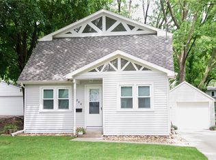 1208 34th St NE, Cedar Rapids, IA 52402
