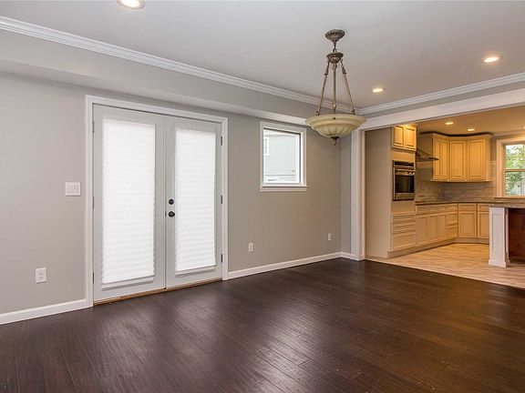 5th image of 25 Seaway Dr