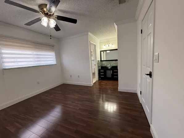 14905 SW 80th St APT 214, Miami, FL 33193