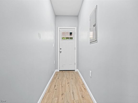 3rd image of 3925 Riverside Ave
