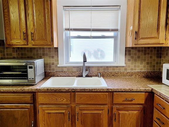 5th image of 59 Tompkins St